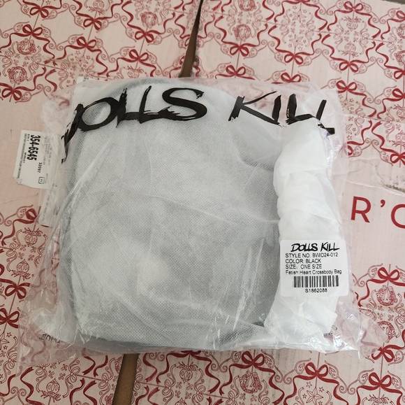 Dolls Kill Widow Heart Purse - Picture 6 of 6